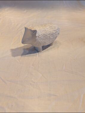 2/20$ Vintage White Soapstone Sheep Figurine Home Accent